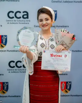 Foto Vasia Oprea din Balş, câştigătoarea Marelui Premiu la Festivalul „Drăgan Munteanu” de la Deva