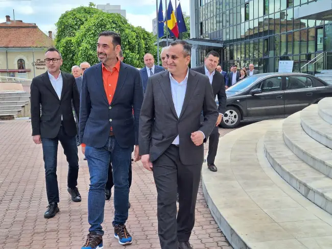 Foto FOTO. Marius Oprescu şi echipa PSD Olt şi-au depus candidaturile pentru noul mandat
