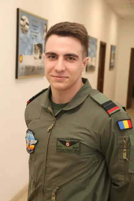 Foto Mihai Păduroiu, slătineanul care a intrat pe singurul loc pentru civili, la Academia Forțelor Aeriene Henri Coandă. Viseară să piloteze F-16