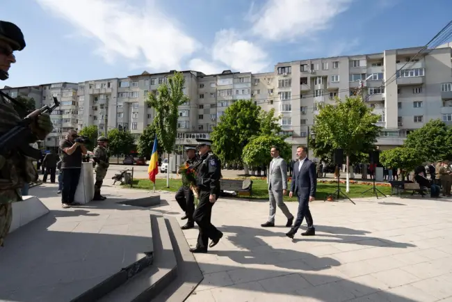 Foto Autorităţile locale şi judeţene au marcat Ziua Veteranilor de Război, la Slatina