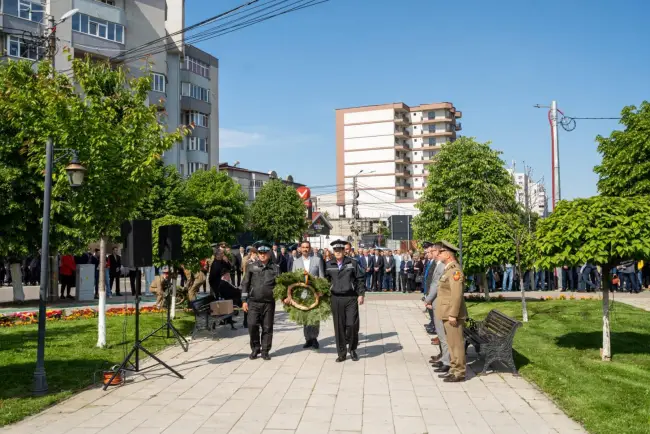 Foto Autorităţile locale şi judeţene au marcat Ziua Veteranilor de Război, la Slatina