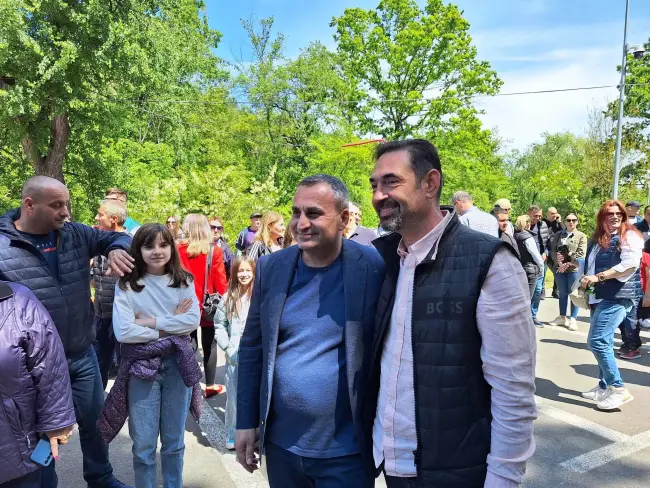 Foto 1 Mai, la Pădurea Strehareţi. Slătinenii au venit cu mic cu mare în zona de agrement de la marginea oraşului (FOTO)