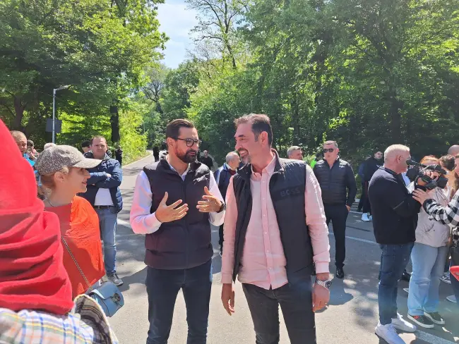 Foto 1 Mai, la Pădurea Strehareţi. Slătinenii au venit cu mic cu mare în zona de agrement de la marginea oraşului (FOTO)