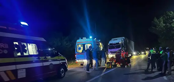 Foto Accident mortal în Pleşoiu. O femeia a fost lovită de o maşină