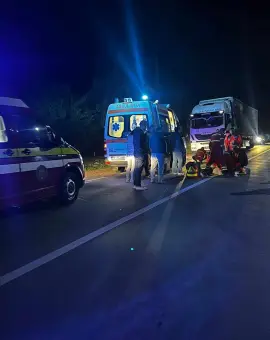 Foto Accident mortal în Pleşoiu. O femeia a fost lovită de o maşină