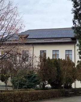 Foto Primăria Slatina instalează panouri fotovoltaice pe încă şapte şcoli şi grădiniţe din municipiu
