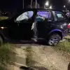 Imagine Maşină distrusă, după ce doi tineri s-au şicanat în trafic, pe strada Drăgăneşti