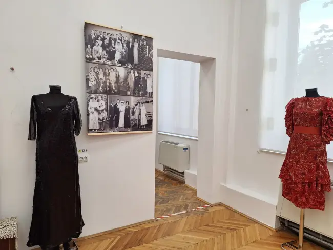 Foto Călătorie în timp prin moda comunistă: Expoziție la Muzeul Județean Olt (FOTO)