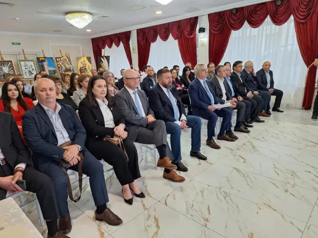 Foto Pian donat Liceului „Nicolae Titulescu” din Slatina, în cadrul Galei Excelenţei în Artă, organizată de ASCAR, Alro şi CJ Olt (FOTO)