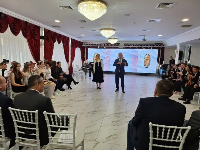 Foto Pian donat Liceului „Nicolae Titulescu” din Slatina, în cadrul Galei Excelenţei în Artă, organizată de ASCAR, Alro şi CJ Olt (FOTO)