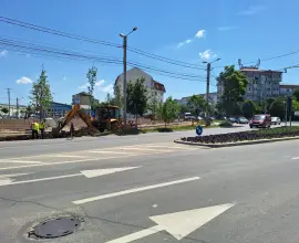 Foto Bretea rutieră nouă pe strada Artileriei din Slatina. Șoferii din zona industrială evită sensul giratoriu