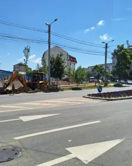 Foto Bretea rutieră nouă pe strada Artileriei din Slatina. Șoferii din zona industrială evită sensul giratoriu