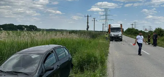Foto Accident între Salcia şi Pleşoiu. Trafic rutier blocat
