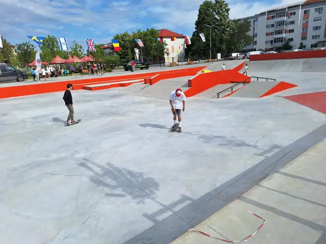 Foto  Start la prima ediție a Slatina Skate Open, desfășurată în cel mai nou parc din oraș