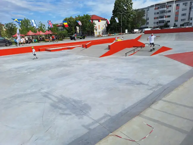 Foto  Start la prima ediție a Slatina Skate Open, desfășurată în cel mai nou parc din oraș