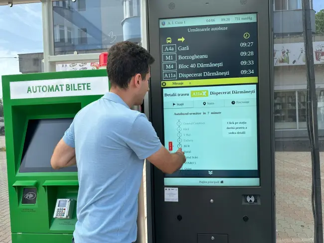 Foto Staţii pentru călători inteligente, în Slatina. Informare în timp real cu privire la transportul în comun (FOTO)