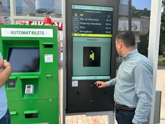Foto Staţii pentru călători inteligente, în Slatina. Informare în timp real cu privire la transportul în comun (FOTO)