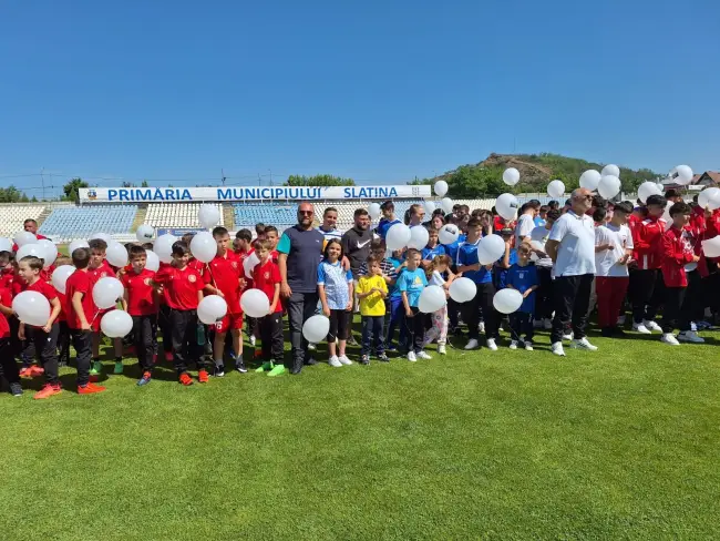 Foto Sportivii CSM Slatina şi-au luat adio de la fosta arenă „1 Mai”. Stadion nou, proiect aprobat de Guvern (FOTO&VIDEO)