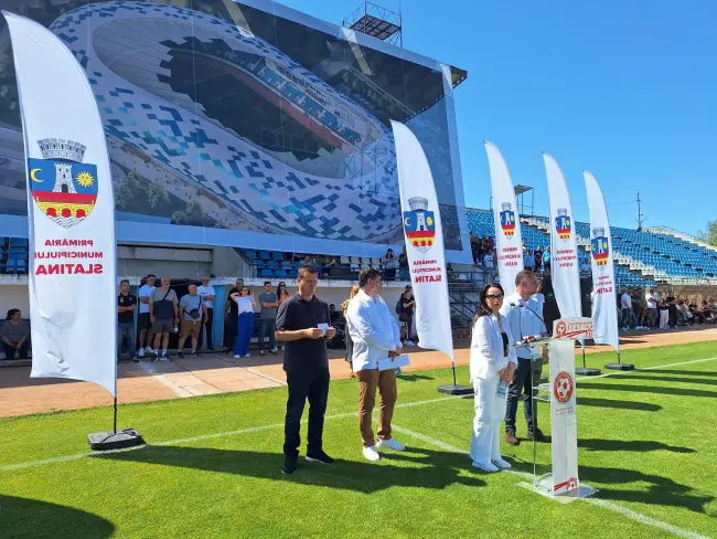 Foto Sportivii CSM Slatina şi-au luat adio de la fosta arenă „1 Mai”. Stadion nou, proiect aprobat de Guvern (FOTO&VIDEO)
