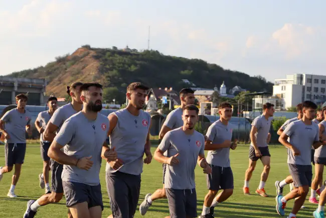 Foto FOTO. CSM Slatina a dat startul pregătirilor. 29 de jucători, la primul antrenament al verii