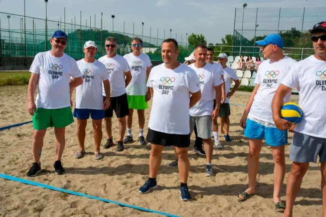 Foto FOTO. Turneu de volei, în aceste zile, la Slatina, organizat de Academia Olimpică Română, filiala Olt