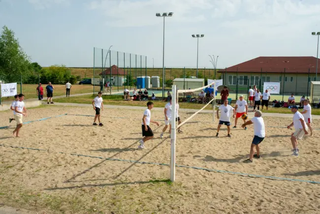 Foto FOTO. Turneu de volei, în aceste zile, la Slatina, organizat de Academia Olimpică Română, filiala Olt
