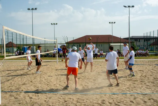 Foto FOTO. Turneu de volei, în aceste zile, la Slatina, organizat de Academia Olimpică Română, filiala Olt