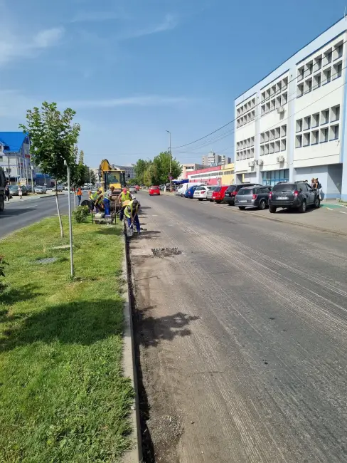 Foto Se asfaltează pe mai multe străzi din Slatina (FOTO)