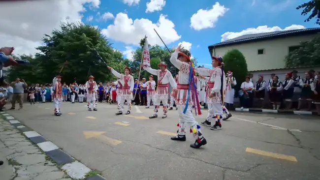 Foto Festivalul „Călușul Românesc” adună mii de participanți la Slatina pentru a 24-a ediție (FOTO&VIDEO)