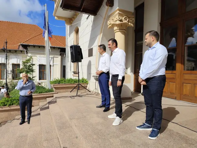 Foto Festivalul „Călușul Românesc” adună mii de participanți la Slatina pentru a 24-a ediție (FOTO&VIDEO)
