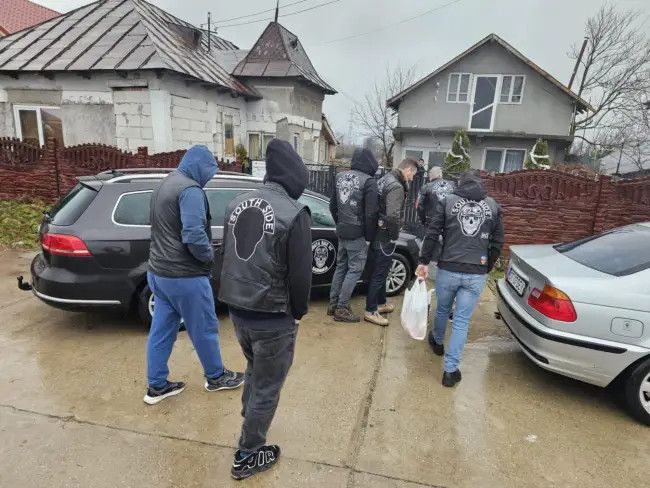 Foto Motocicliștii South Side Riders Club Slatina au adus bucurie de Crăciun copiilor din Curtişoara