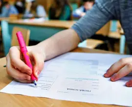 Foto Peste 3.000 elevi din Olt susţin simularea Evaluării Naţionale la limba română