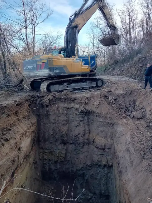 Foto CJ Olt demarează lucrări de reparații și consolidare pe drumurile județene DJ 657B și DJ 644A (FOTO)