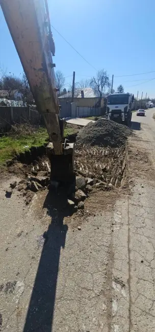 Foto CJ Olt demarează lucrări de reparații și consolidare pe drumurile județene DJ 657B și DJ 644A (FOTO)