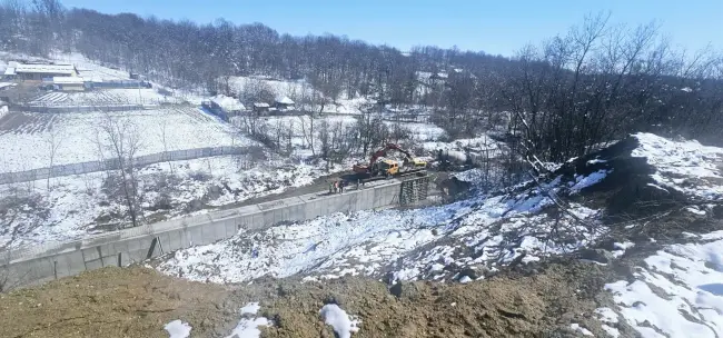 Foto CJ Olt demarează lucrări de reparații și consolidare pe drumurile județene DJ 657B și DJ 644A (FOTO)