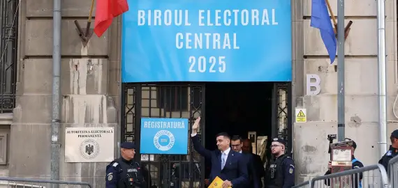 Foto Listele de semnături pentru Simion sunt verificate, după apariţia unor suspiciuni de fals