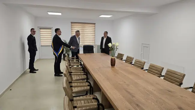 Foto Sediu nou pentru Primăria Băbiciu. Preşedintele CJ Olt şi ministrul Agriculturii, la inaugurare (FOTO)