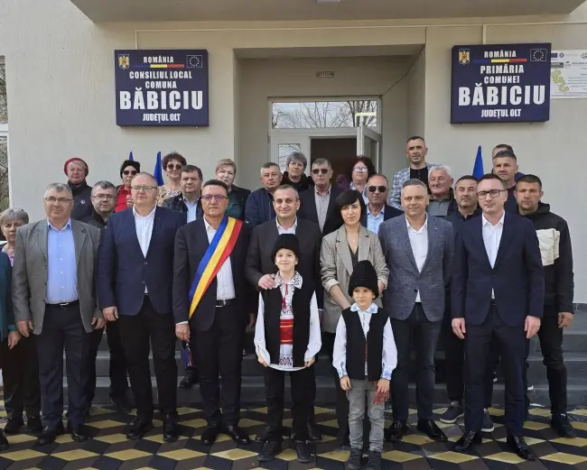 Foto Sediu nou pentru Primăria Băbiciu. Preşedintele CJ Olt şi ministrul Agriculturii, la inaugurare (FOTO)