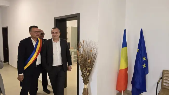 Foto Sediu nou pentru Primăria Băbiciu. Preşedintele CJ Olt şi ministrul Agriculturii, la inaugurare (FOTO)
