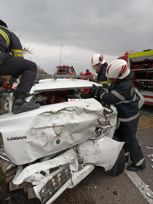 Foto Familie din Caracal, în stare gravă în urma unui accident petrecut pe DN 6, în Dolj