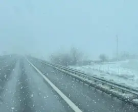 Foto Informare meteo de precipitaţii mixte, polei, ninsori la munte şi vânt