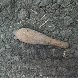 Foto Descoperire periculoasă în județul Olt: bombă de aruncător cu focos activ, din Al Doilea Război Mondial