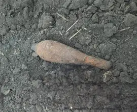 Foto Descoperire periculoasă în județul Olt: bombă de aruncător cu focos activ, din Al Doilea Război Mondial