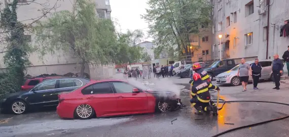 Foto Incendiu la un autoturism, în Slatina (FOTO)