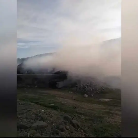 Foto VIDEO. Incendiu izbucnit  în satul Piscani, din Scorniceşti. Arde gunoi menajer aflat pe un  teren viran