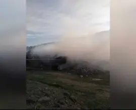 Foto VIDEO. Incendiu izbucnit  în satul Piscani, din Scorniceşti. Arde gunoi menajer aflat pe un  teren viran