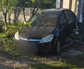 Foto Un tânăr, din Iancu Jianu, băut şi fără permis, a făcut accident în ziua de Paşte