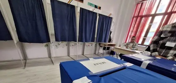 Foto Alegeri la Mihăeşti şi Iancu Jianu. Cine sunt candidaţii