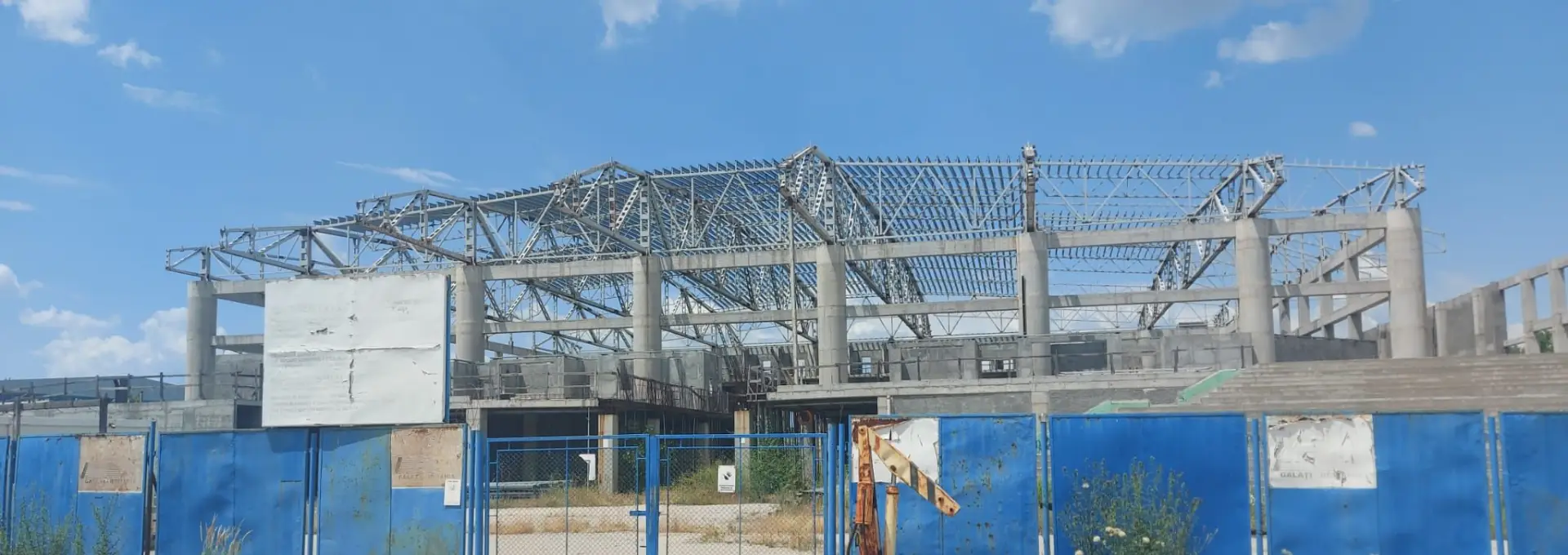 Foto Nouă firme şi asocieri vor să finalizeze sala de sport cu 3.000 de locuri din Slatina