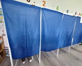 Foto Românii au votat! Cine intră în turul 2